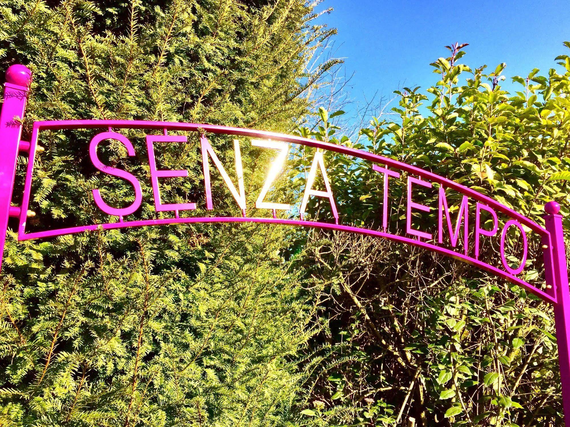 Senza Tempo Room & Breakfast กรัซซาโน วิสกอนติ ภายนอก รูปภาพ
